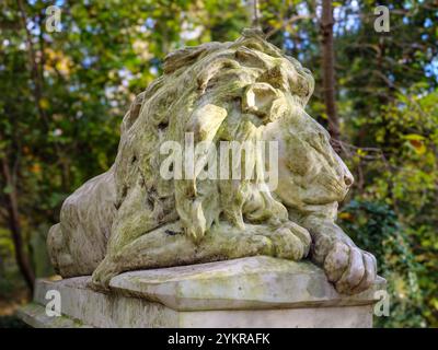 La pierre tombale du lion de Bostock dans le cimetière d'Abney Park, Londres, Royaume-Uni Banque D'Images