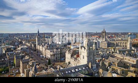 Aberdeen Écosse vue sur Salvation Army Tower Castle Street et Town House Tower Banque D'Images
