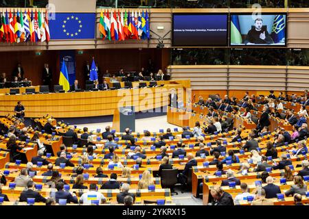 Bruxelles, Belgique. 19 novembre 2024. Nicolas Landemard/le Pictorium - session extraordinaire du Parlement européen et Zelensky - 19/11/2024 - Belgique/Bruxelles/Bruxelles - le Parlement européen s'est réuni aujourd'hui pour une session extraordinaire au cours de laquelle le président ukrainien s'est adressé aux députés européens. Crédit : LE PICTORIUM/Alamy Live News Banque D'Images