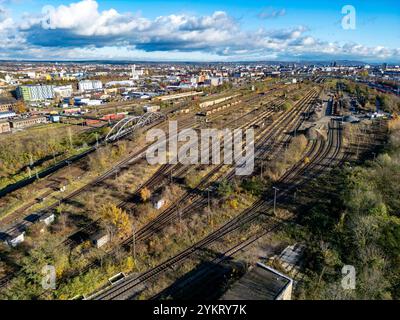 18.11.2024, Deutschland, Sachsen, Dresden, Blick auf den ehemaligen Rangierbahnhof Dresden-Friedrichstadt vom Dresdner Stadtteil Cotta aus Richtung Innenstadt fotografiert *** 18 11 2024, Allemagne, Saxe, Dresde, vue de l'ancien centre de photographie de Dresde Friedrichstadt depuis le quartier de Dresde Cotta Banque D'Images