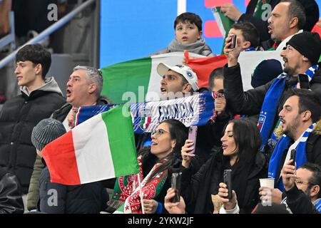 17 novembre 2024, San Siro Stadium, Milan, Italie ; International Football UEFA Nations League, Groupe 2 ; Italie contre France ; supporters italiens Banque D'Images