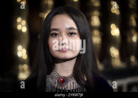 AMSTERDAM - L'activiste afghane Nila Ibrahimi, 17 ans, lors de la remise du Prix international des enfants pour la paix 2024 au Nieuwe Kerk. Ibrahimi reçoit le prix pour son travail en faveur des droits des filles en Afghanistan. ANP JEROEN JUMELET pays-bas OUT - belgique OUT Banque D'Images