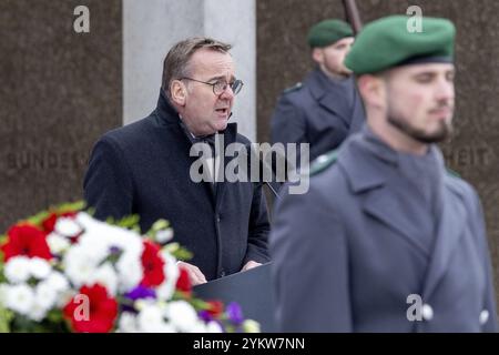 Berlin, Allemagne, 17.11.2024, le ministre fédéral de la Défense Boris Pistorius prononce un discours devant le dépôt d'une couronne à la mémoire des membres des Bundes Banque D'Images
