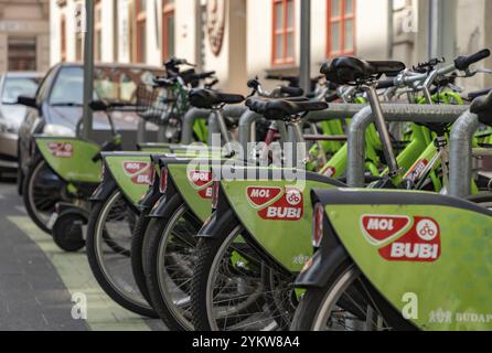 Une photo de plusieurs vélos mol Bubi à Budapest Banque D'Images