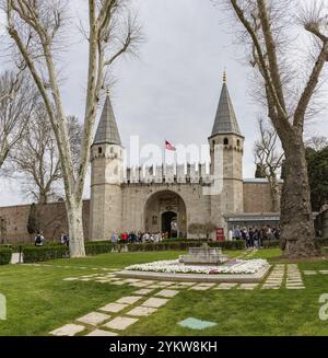 Une photo de la porte Babusselam, qui fait partie du complexe du palais de Topkapi Banque D'Images