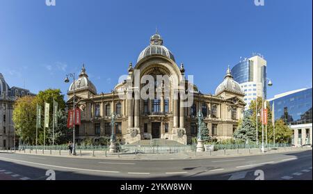 Une photo du Palais des dépôts et des envois, ou Palais de la CEC, à Bucarest Banque D'Images