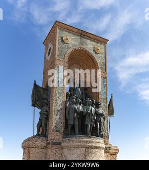 Une photo du Monument de la République, sur la place Taksim Banque D'Images