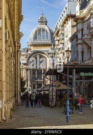 Une photo du Palais des dépôts et des envois et de la rue Stavropoleos, à Bucarest Banque D'Images