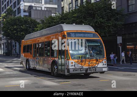 Une photo d'un bus Metro dans le centre-ville de Los Angeles Banque D'Images