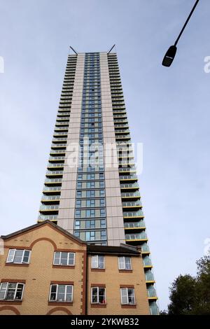 Highpoint Building 80 Newington Butts appartements de grande hauteur dans une tour résidentielle près de Elephant & Castle dans le sud de Londres Angleterre KATHY DEWITT Banque D'Images