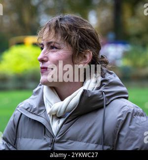 Londres, Royaume-Uni. 19 novembre 2024. Kemi Badenoch, chef du Parti conservateur et membres de son cabinet fantôme, a rencontré des agriculteurs et leurs représentants, sur College Green, avant la manifestation contre le budget des agriculteurs à Whitehall Londres Victoria Atkins, secrétaire à l'environnement fantôme, crédit : Ian Davidson/Alamy Live News Banque D'Images