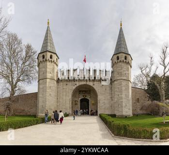 Une photo de la porte Babusselam, qui fait partie du complexe du palais de Topkapi Banque D'Images