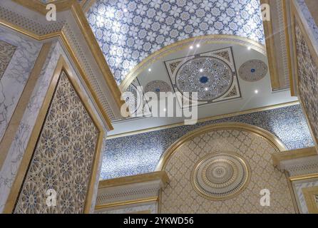 Une photo de la somptueuse Grande salle du palais présidentiel Qasr Al Watan Banque D'Images