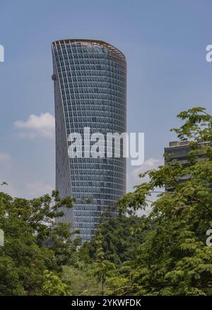 Une photo du bâtiment du siège du Département des travaux publics malaisien à Kuala Lumpur, ou Menara kerja Raya Banque D'Images