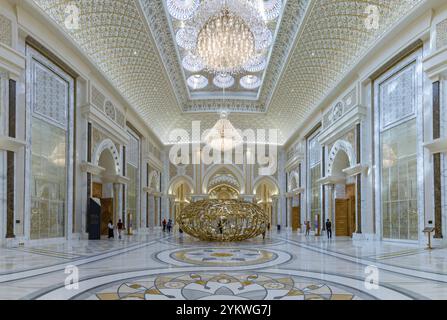 Une photo du Hall est de Qasr Al Watan Banque D'Images