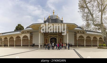 Une photo de la porte Babussaade, qui fait partie du complexe du Palais de Topkapi Banque D'Images