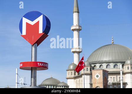 Une photo de la station de métro Taksim Banque D'Images