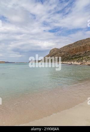 Une photo du célèbre sable rose sur Balos Beach Banque D'Images