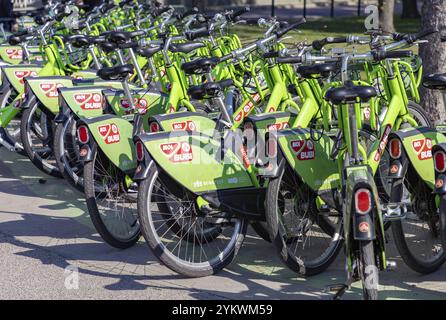 Une photo de plusieurs vélos mol Bubi à Budapest Banque D'Images