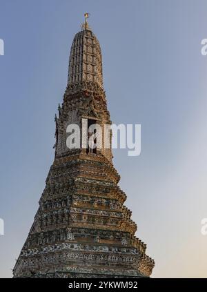 Une image d'un prang satellite du temple Wat Arun Banque D'Images