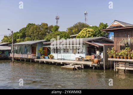 Une photo de maisons de canal à Bangkok Banque D'Images