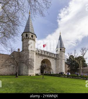 Une photo de la porte Babusselam, qui fait partie du complexe du palais de Topkapi Banque D'Images