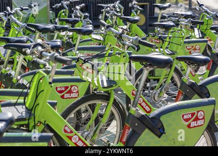 Une photo de plusieurs vélos mol Bubi à Budapest Banque D'Images