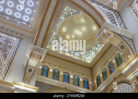 Une photo de la somptueuse Grande salle du palais présidentiel Qasr Al Watan Banque D'Images