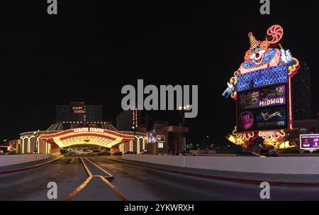 Une photo du Circus Circus Hotel and Casino, et son panneau d'affichage, la nuit Banque D'Images