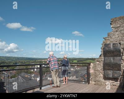 Plate-forme d'observation dans le donjon du château. Château de Hay, Hay-on-Wye, Royaume-Uni. Architecte : MICA, 2022. Banque D'Images