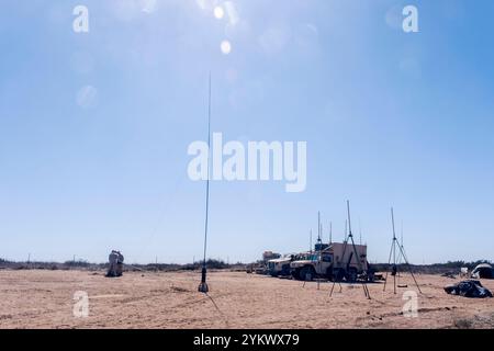 San Diego, États-Unis. 22 octobre 2024. La technologie des communications du Marine corps est installée dans la nature sauvage orientale de la Marine corps Air Station Miramar, juste à l'est de l'autoroute I-15, pour un exercice d'entraînement, le 22 octobre 2024. (Matthew Bowler/KPBS/SIPA USA) **PAS DE VENTES À SAN DIEGO-SAN DIEGO OUT** crédit : SIPA USA/Alamy Live News Banque D'Images