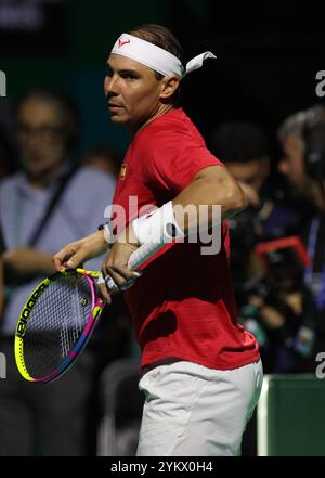 Malaga, Royaume-Uni. 19 novembre 2024. Rafael Nadal, d’Espagne, arrive aux quarts de finale de la Coupe Davis 2024 contre Botic Van de Zandschulp, des pays-Bas, au Palacio de Deportes Jose Maria Martin Carpena Arena à Malaga. Crédit : Isabel Infantes/Alamy Live News Banque D'Images