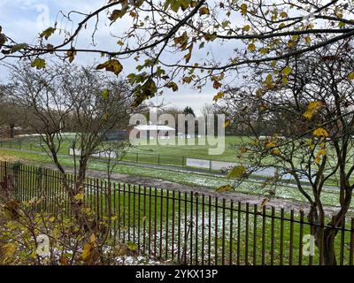 Terrain de cricket et de football de Maghull. Terrains de jeu Old Hall Maghull Banque D'Images