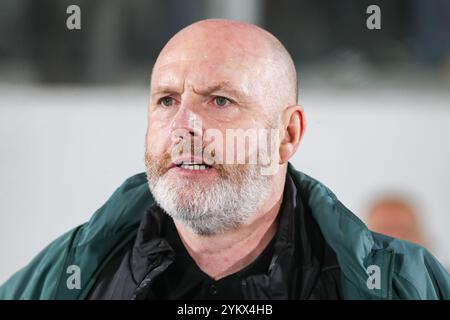 L'entraîneur-chef du FC Torpedo Kutaisi Steve Kean lors du match de la ligue de football géorgienne 2024 entre le FC Iberia Tbilissi et le FC Torpedo Kutaisi au Banque D'Images