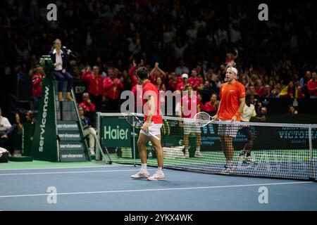 Carlos Alcaraz de l'équipe d'Espagne en action contre Tallon Griekspoor de l'équipe des pays-Bas vu en action lors des quarts de finale Coupe Davis finale 8 en simple Banque D'Images