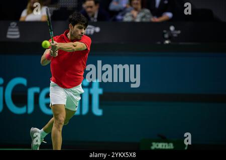 Carlos Alcaraz de l'équipe d'Espagne en action contre Tallon Griekspoor de l'équipe des pays-Bas vu en action lors des quarts de finale Coupe Davis finale 8 en simple Banque D'Images