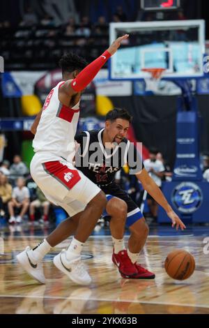 Frisco, Texas, États-Unis. 17 novembre 2024. Jarod Lucas #12 de Texas Legends gère le ballon contre Memphis Hustle lors du match de saison régulière de la NBA G League au Comerica Center. Score final Texas Legends 85-90 Memphis Hustle le 17 novembre 2024 à Frisco, Texas. (Crédit image : © Javier Vicencio/eyepix via ZUMA Press Wire) USAGE ÉDITORIAL SEULEMENT! Non destiné à UN USAGE commercial ! Banque D'Images