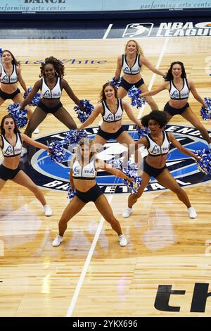 Frisco, Texas, États-Unis. 17 novembre 2024. Texas Legends cheerleaders lors du match entre Texas Legends et Memphis Hustle lors du match de saison régulière de la NBA G League au Comerica Center. Score final Texas Legends 85-90 Memphis Hustle le 17 novembre 2024 à Frisco, Texas. (Crédit image : © Javier Vicencio/eyepix via ZUMA Press Wire) USAGE ÉDITORIAL SEULEMENT! Non destiné à UN USAGE commercial ! Banque D'Images