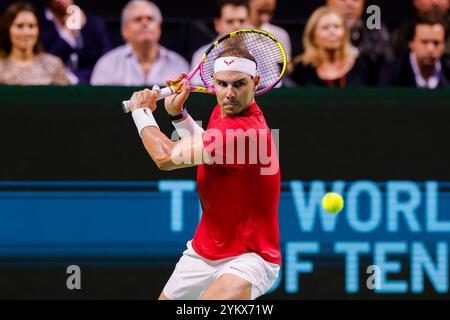 Malaga, Espagne. 19 novembre 2024. MALAGA, ESPAGNE - 19 NOVEMBRE : Rafael Nadal, d'Espagne, joue à rebours lors de la finale de la Coupe Davis au Palacio de Deportes Jose Maria Martin Carpena le 19 novembre 2024 à Malaga, Espagne. (Photo de Jose-Luis Contreras/MB Media/) crédit : MB Media solutions/Alamy Live News Banque D'Images