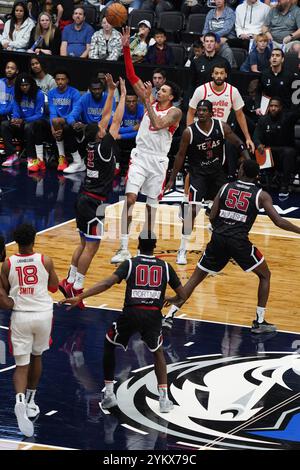 Frisco, États-Unis. 17 novembre 2024. Miles Norris #8 de Memphis Hustle se dirige vers le panier contre Texas Legends lors du match de saison régulière de la NBA G League au Comerica Center. Score final Texas Legends 85-90 Memphis Hustle le 17 novembre 2024 à Frisco, Texas. (Photo de Javier Vicencio/Eyepix Group/SIPA USA) crédit : SIPA USA/Alamy Live News Banque D'Images