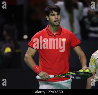 Malaga, Royaume-Uni. 19 novembre 2024. Carlos Alcaraz, d'Espagne, en action lors des quarts de finale de la Coupe Davis 2024 contre Tallon Griekspoor, des pays-Bas, au Palacio de Deportes Jose Maria Martin Carpena Arena à Malaga. Crédit : Isabel Infantes/Alamy Live News Banque D'Images