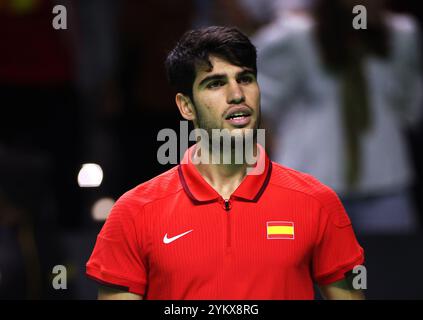 Malaga, Royaume-Uni. 19 novembre 2024. Carlos Alcaraz, d'Espagne, en action lors des quarts de finale de la Coupe Davis 2024 contre Tallon Griekspoor, des pays-Bas, au Palacio de Deportes Jose Maria Martin Carpena Arena à Malaga. Crédit : Isabel InfantesAlamy Live News Banque D'Images