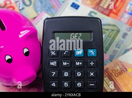 Calculatrice avec le mot “GEZ” sur l’affichage Banque D'Images