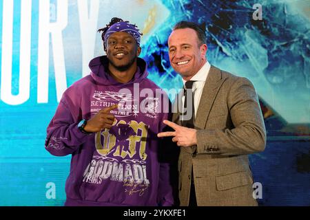 LONDRES, ROYAUME-UNI. 19 Nov 24. Olajide Olayinka Williams 'JJ' Olatunji (aka KSI) (à gauche) et Karl Sauerland (Head of Misfits Boxing) (à droite) pendant Misfits Boxing présentent Fury vs Till Launch Conférence de presse à Leonardo London City le mardi 19 novembre 2024 à LONDRES, ANGLETERRE. Crédit : Taka G Wu/Alamy Live News Banque D'Images