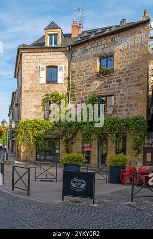 À l'angle de la rue de Corrèze, de la rue Barbecane et de la rue Majour dans le centre-ville de Brive-la-Gaillarde, dans le sud-ouest de la France Banque D'Images