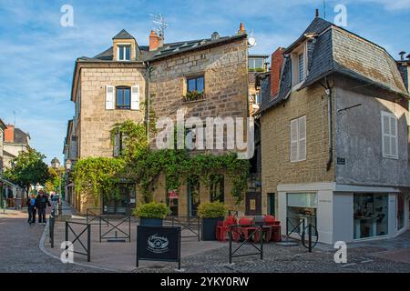 À l'angle de la rue de Corrèze, de la rue Barbecane et de la rue Majour dans le centre-ville de Brive-la-Gaillarde, dans le sud-ouest de la France Banque D'Images