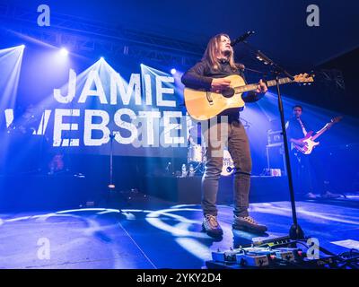 Keele, Royaume-Uni. 19 novembre 2024. Jamie Webster et son groupe jouent au Keele University Students Union dans le cadre de sa tournée hivernale au Royaume-Uni. Crédit Ian Knight/Alamy Live News Banque D'Images