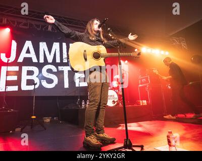 Keele, Royaume-Uni. 19 novembre 2024. Jamie Webster et son groupe jouent au Keele University Students Union dans le cadre de sa tournée hivernale au Royaume-Uni. Crédit Ian Knight/Alamy Live News Banque D'Images