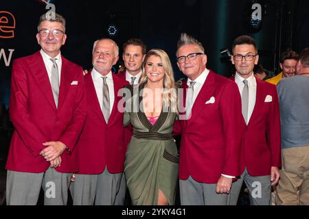 Moderatorin Beatrice Egli CHF mit Götz Alsmann - Aufzeichnung ARD Show ãDie Beatrice Egli ShowÒ im Studio Berlin Adlershof in Berlin - Sendétermin 31.10.2024 *** présentatrice Beatrice Egli CHF avec Götz Alsmann enregistrement ARD show ÒThe Beatrice Egli ShowÓ at Studio Berlin Adlershof in Berlin date de diffusion 31 10 2024 Banque D'Images