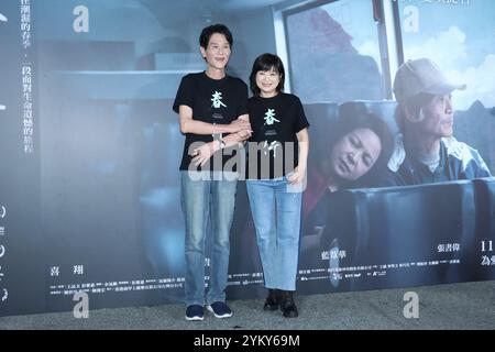 Taipei. 20 novembre 2024. Les acteurs Hsiang Hsi et Yang Kuei-Mei assistent à la première du film ''Un voyage au printemps'' aux Golden Horse Awards à Taipei, province de Taiwan, Chine, le 19 novembre 2024. (Photo de Costfoto/NurPhoto) crédit : NurPhoto SRL/Alamy Live News Banque D'Images